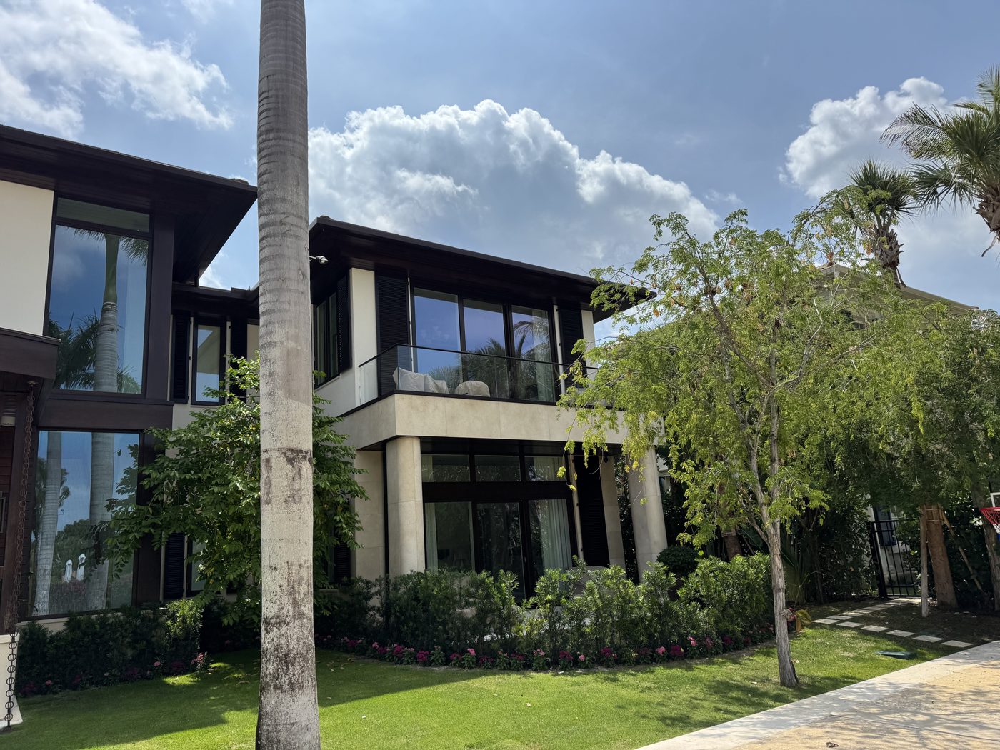 Modern Palm Beach estate, full exterior project